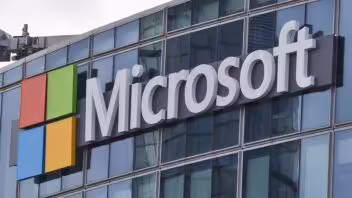 Microsoft enfrenta un veto en el trámite laboral para residencia permanente