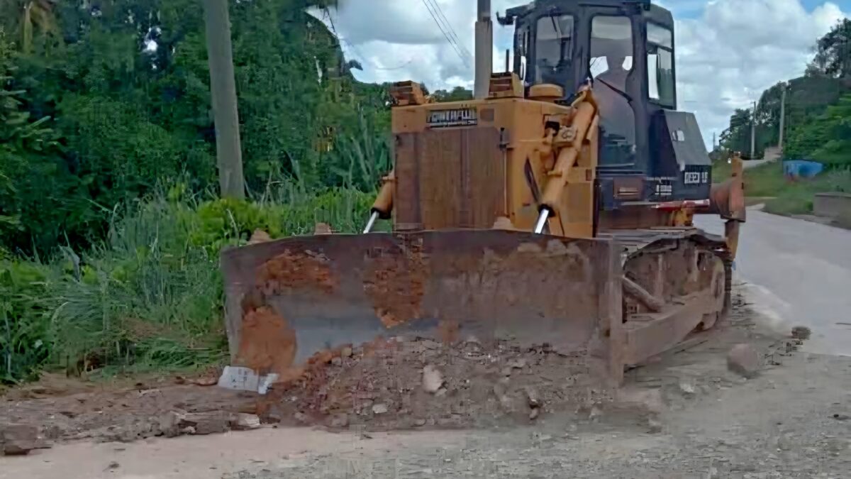 Restablecen el tránsito por la carretera Jarahueca-Perea tras reparar baches