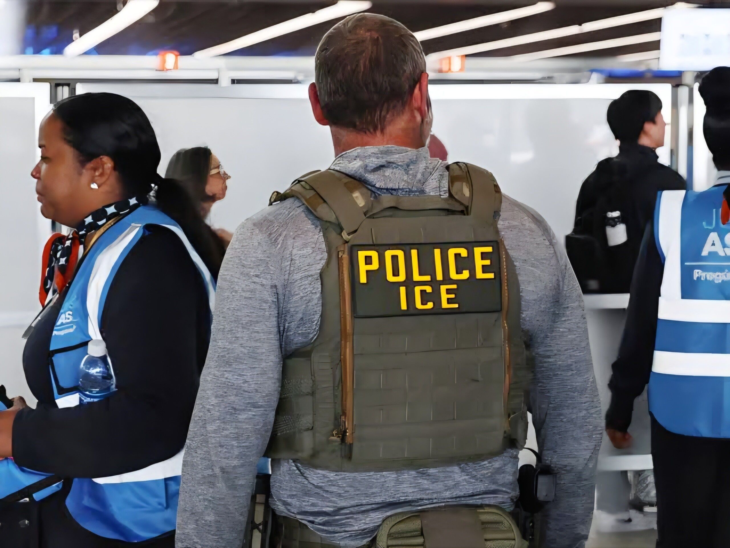 Supremo rechaza reactivar norma para pausar procesos de deportación