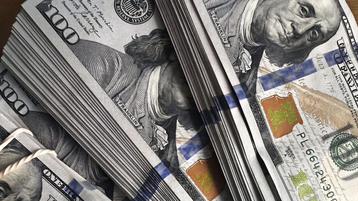 El dólar sigue con precio récord en Cuba: así están las tasas de cambio del USD, el euro y las demás divisas internacionales