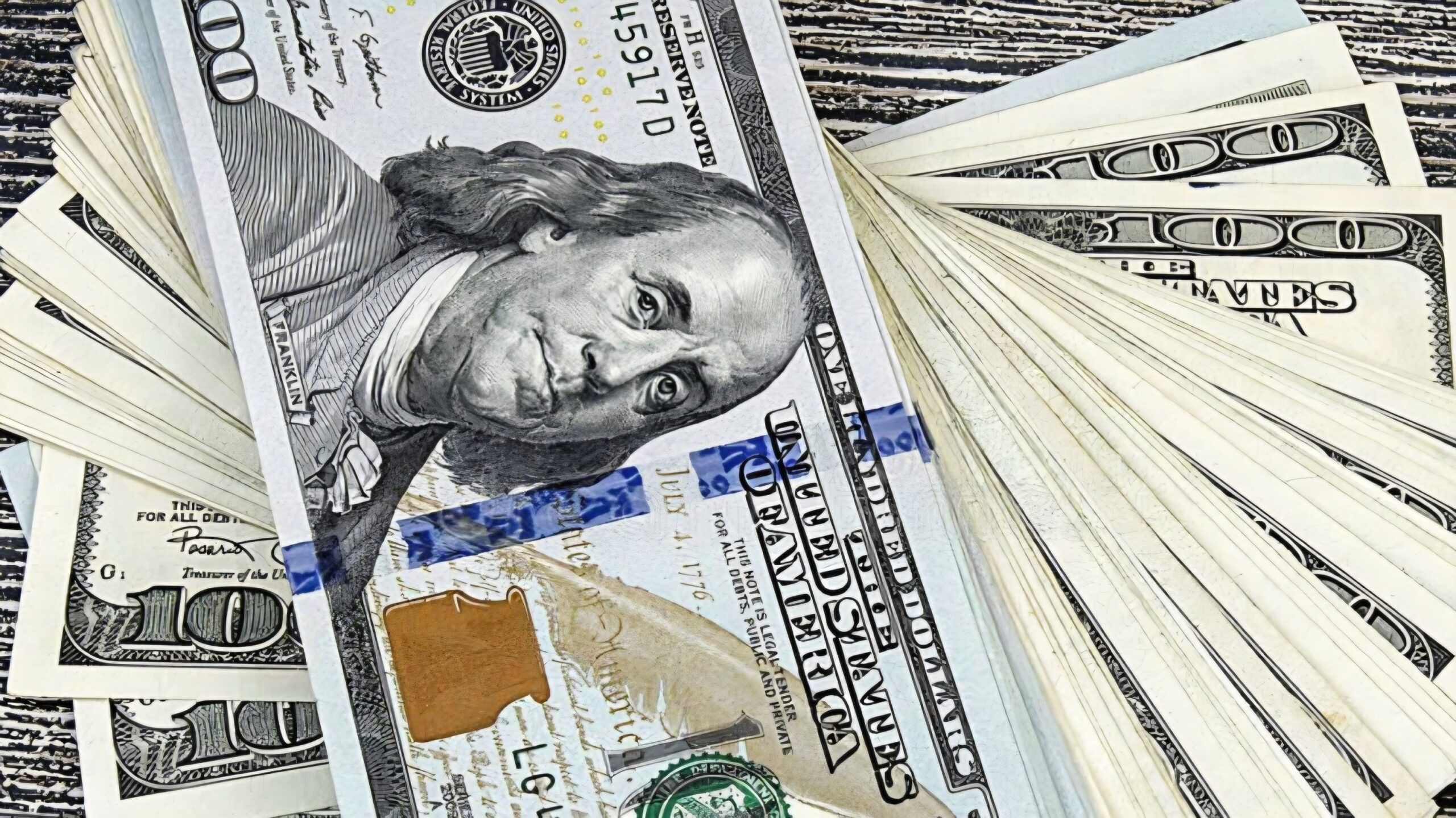 El dólar cierra el día con otro gran aumento en Cuba: así quedan las tasas de cambio