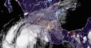Huracán Simón llega a categoría 4 frente a México; Isaías deja apagones en Florida