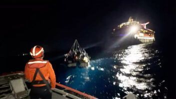 Rescatan a 10 balseros cubanos cerca de Isla Mujeres tras cuatro días a la deriva