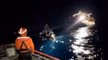 Rescatan a 10 balseros cubanos cerca de Isla Mujeres tras cuatro días a la deriva