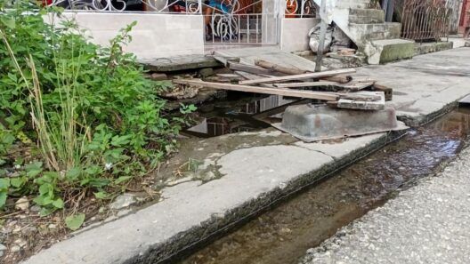 Un salidero de agua en Sancti Spíritus lleva cerca de un año sin reparar
