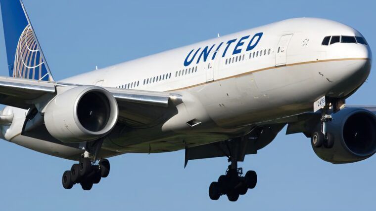 Turbulencia en vuelo de United deja cuatro auxiliares heridos rumbo a Los Ángeles
