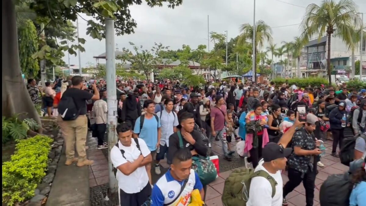Caravana con migrantes cubanos sale de Tapachula: no todos buscan llegar a Estados Unidos