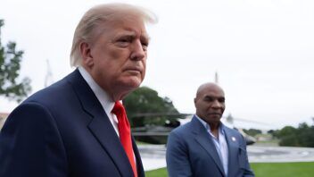 Trump pide un nuevo presidente para Ucrania y culpa a Zelenski por el diésel