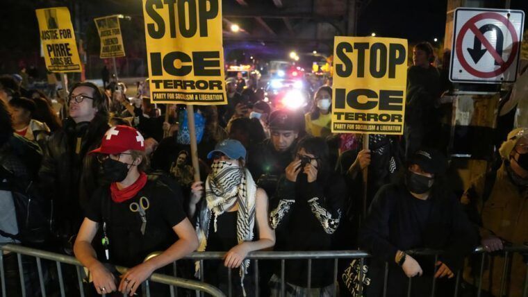 Protesta contra ICE en Nueva York tras el disparo a un dominicano que viajaba con su hijo