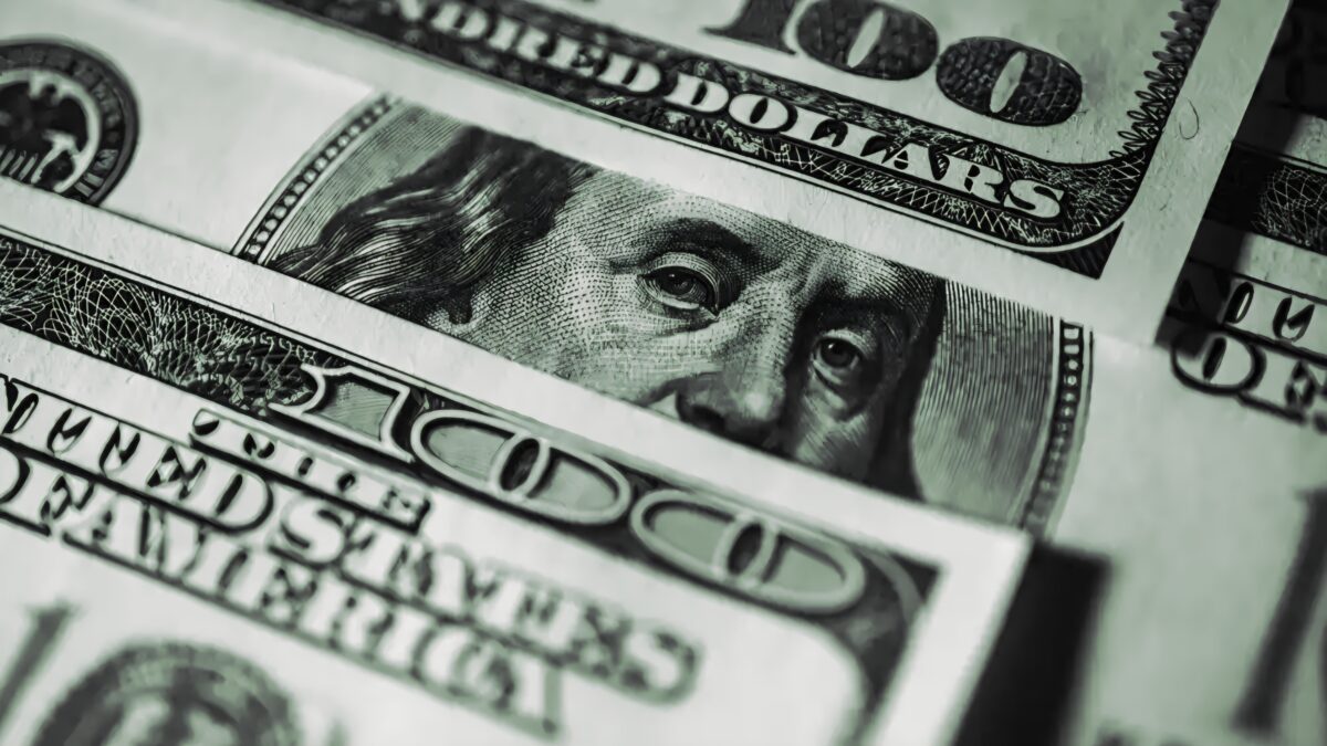 El dólar registra otro gran aumento y se acerca a los 900 pesos. El euro va camino a los 1000