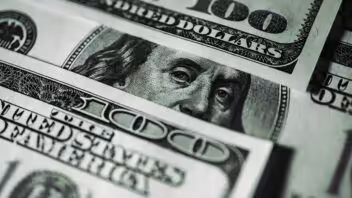 El dólar registra otro gran aumento y se acerca a los 900 pesos. El euro va camino a los 1000