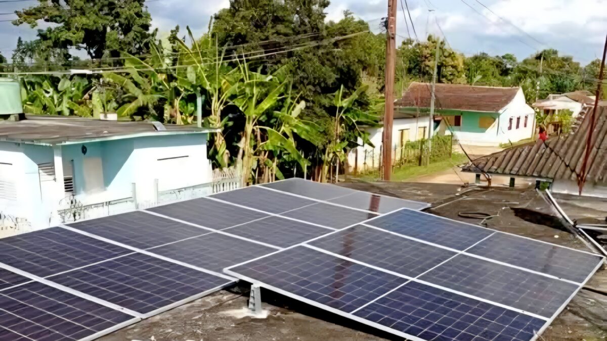 Cuba aprueba créditos para la transición energética con menores intereses