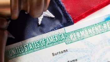 cubanos uscis ley ajuste